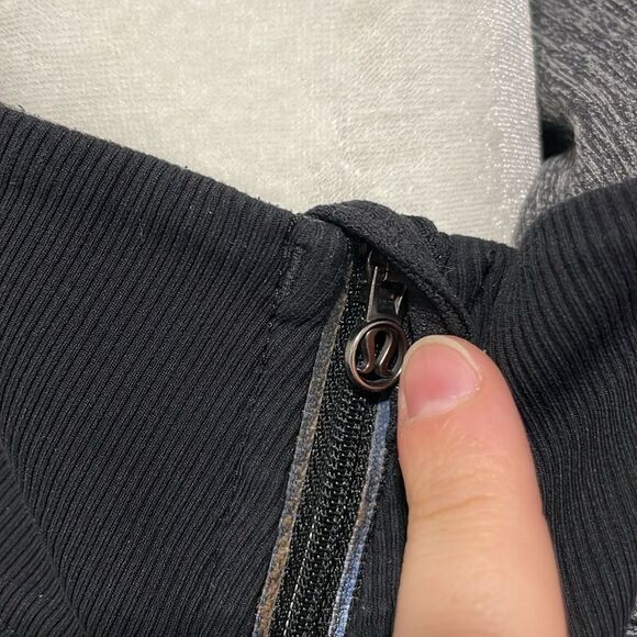 Lululemon Run Your Heart Out Heathered Gray Black Quarter Zip Pullover Size 6 - Picture 6 of 12